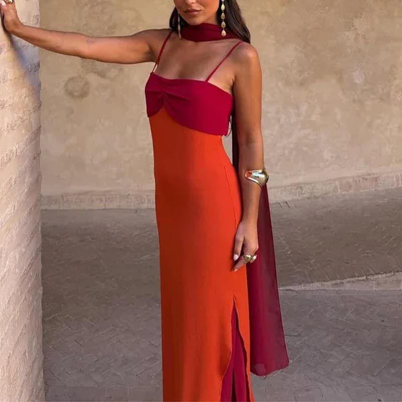 Vestido veraniego ajustado con cuello tipo bufanda y bloques de color