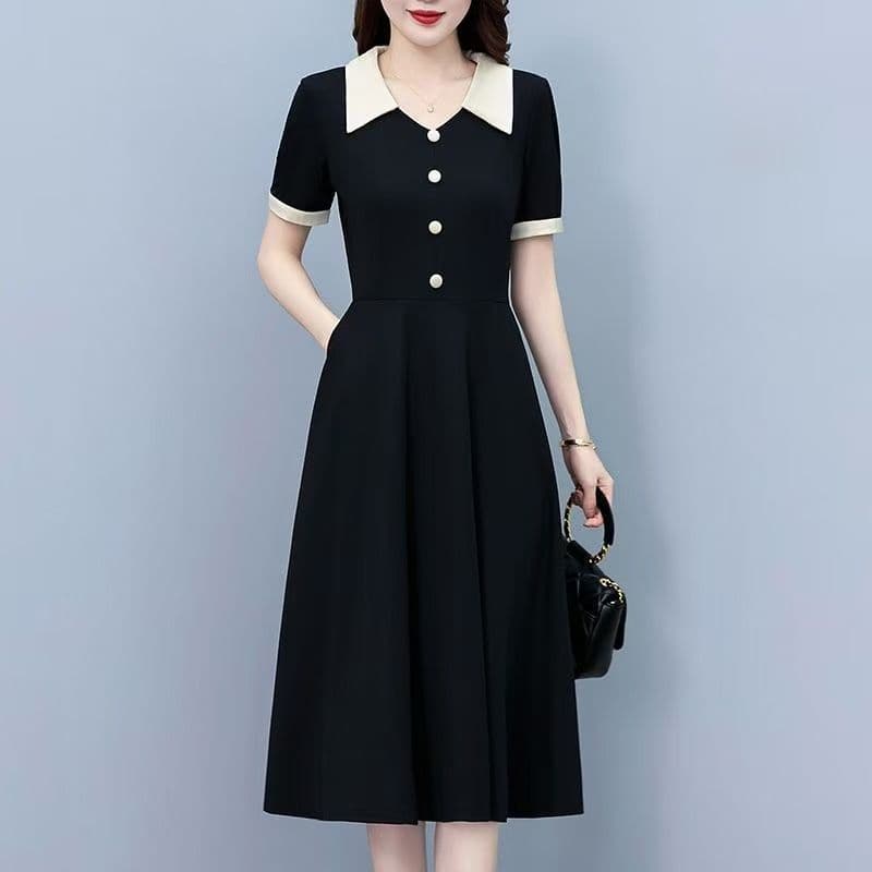 Vestido negro A-línea de cintura alta y manga corta