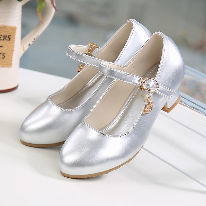 Zapatos infantiles con hebilla y suela de altura