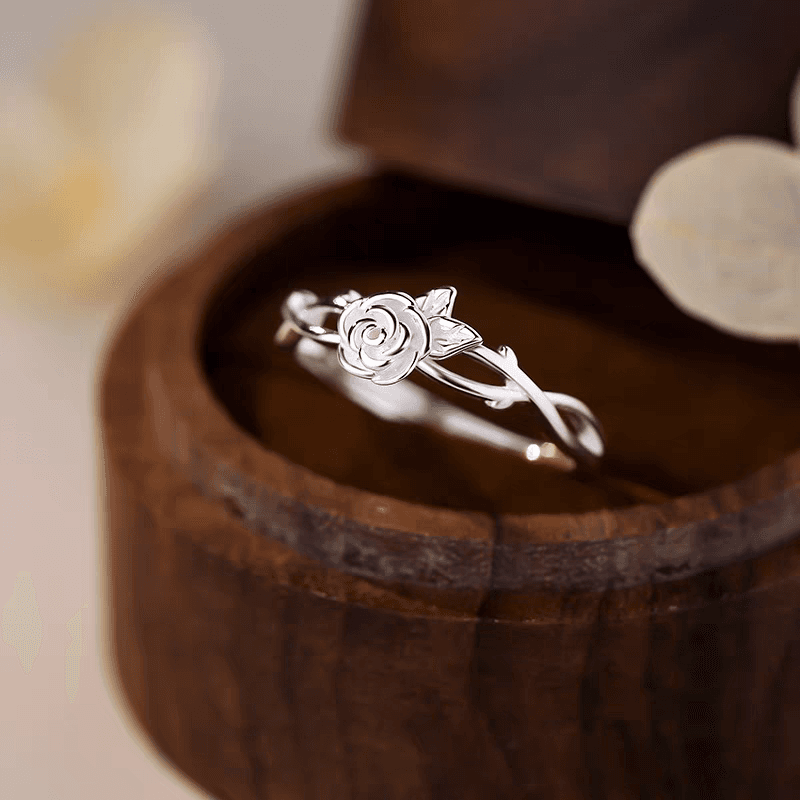 Anillo abierto de plata esterlina con rosa