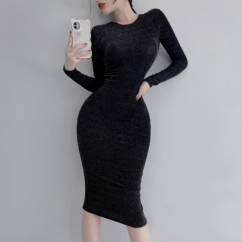 Vestido ajustado de seda brillante para mujer