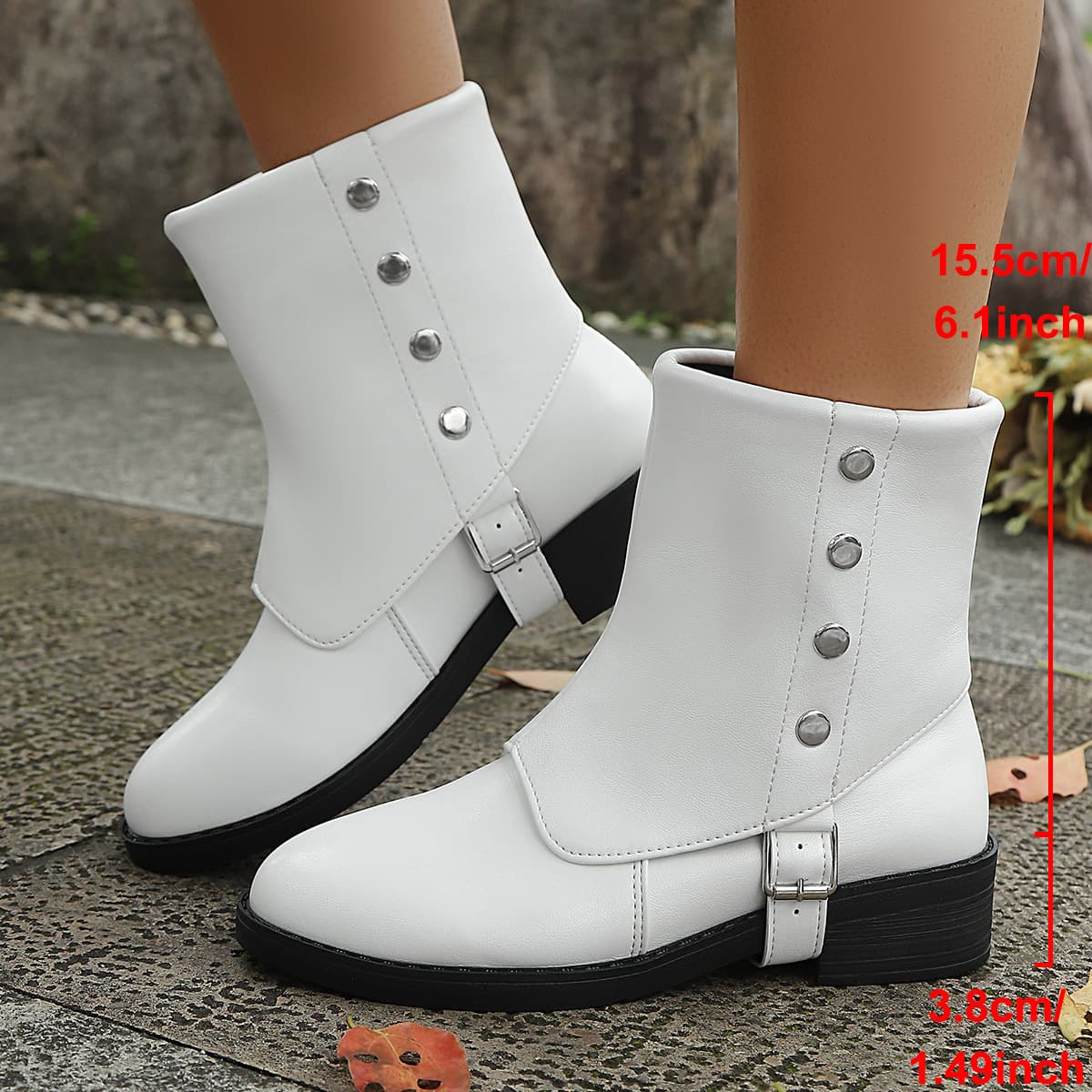 Botas altas hasta la rodilla con tacón bajo y rivetes