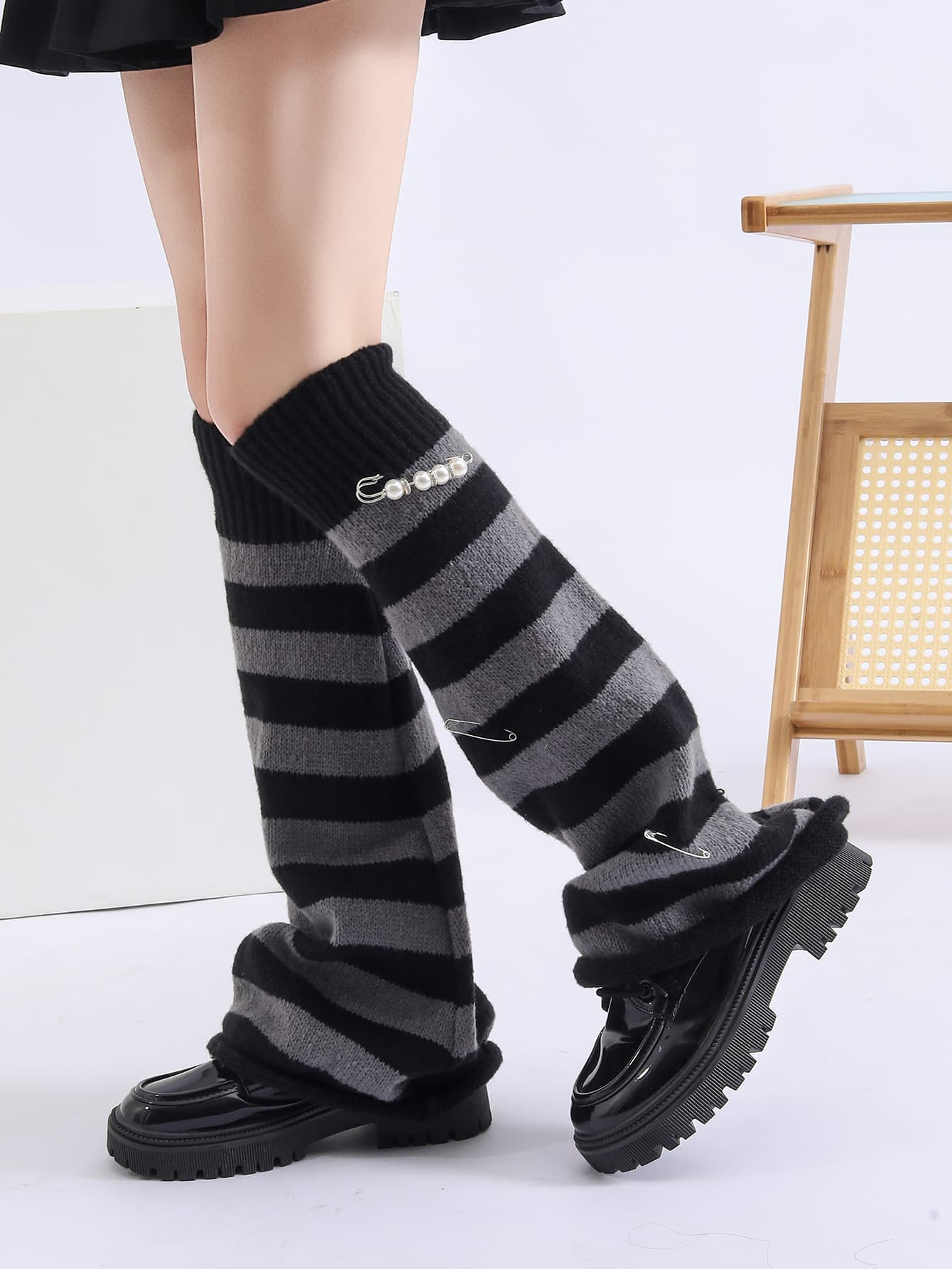 Calcetines flácidos con adornos de perlas