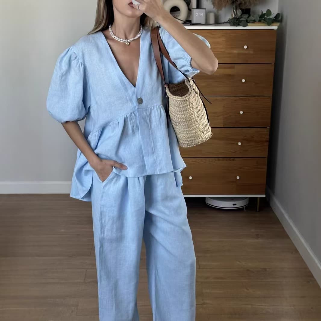 Conjunto de blusa y pantalón con cuello V y mangas puff