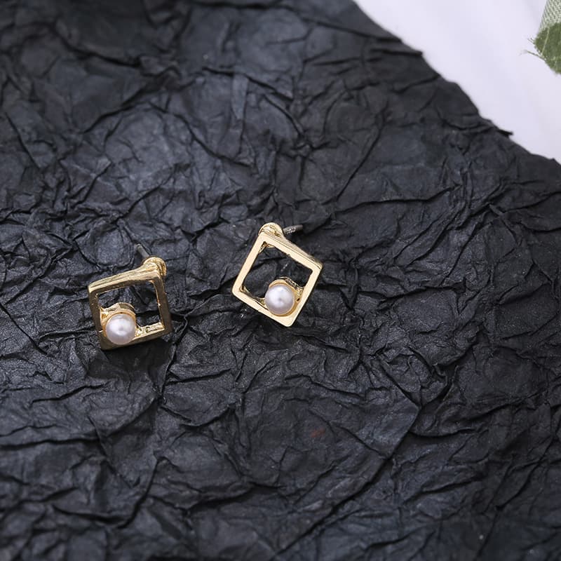 Aretes de botón geométricos con cristales