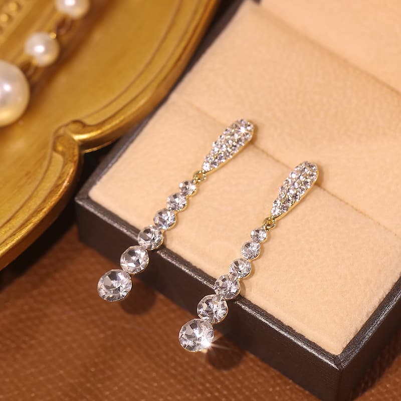 Aretes largos con cristales y borla, estilo coreano