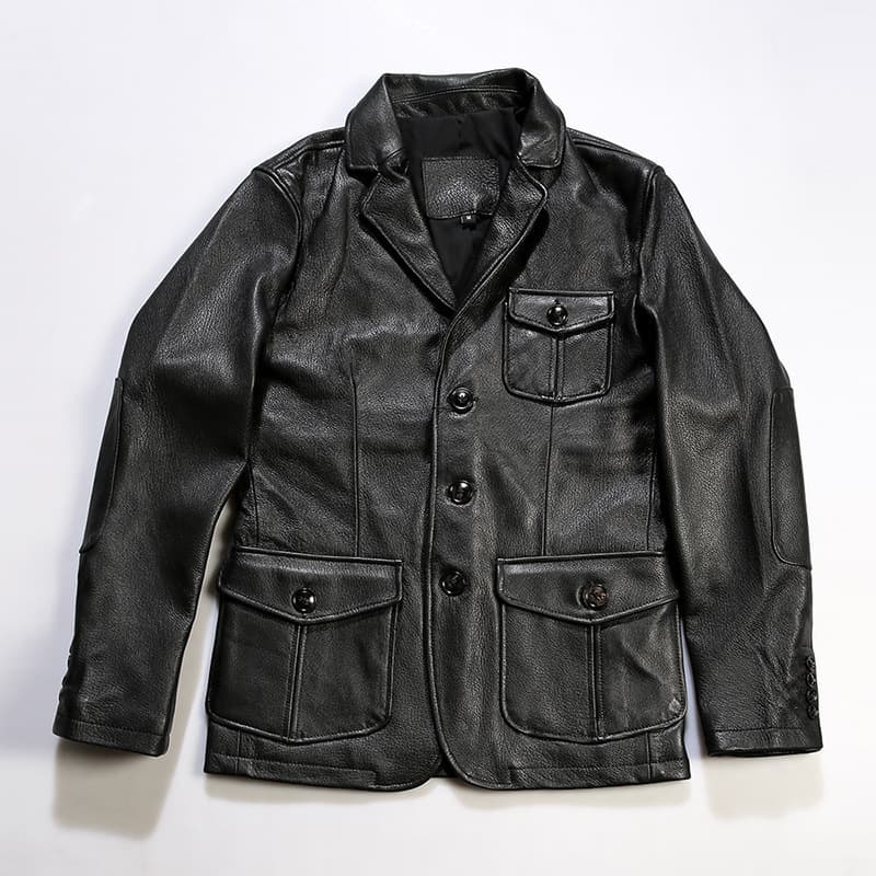Chaqueta de cuero de oveja con una botonadura