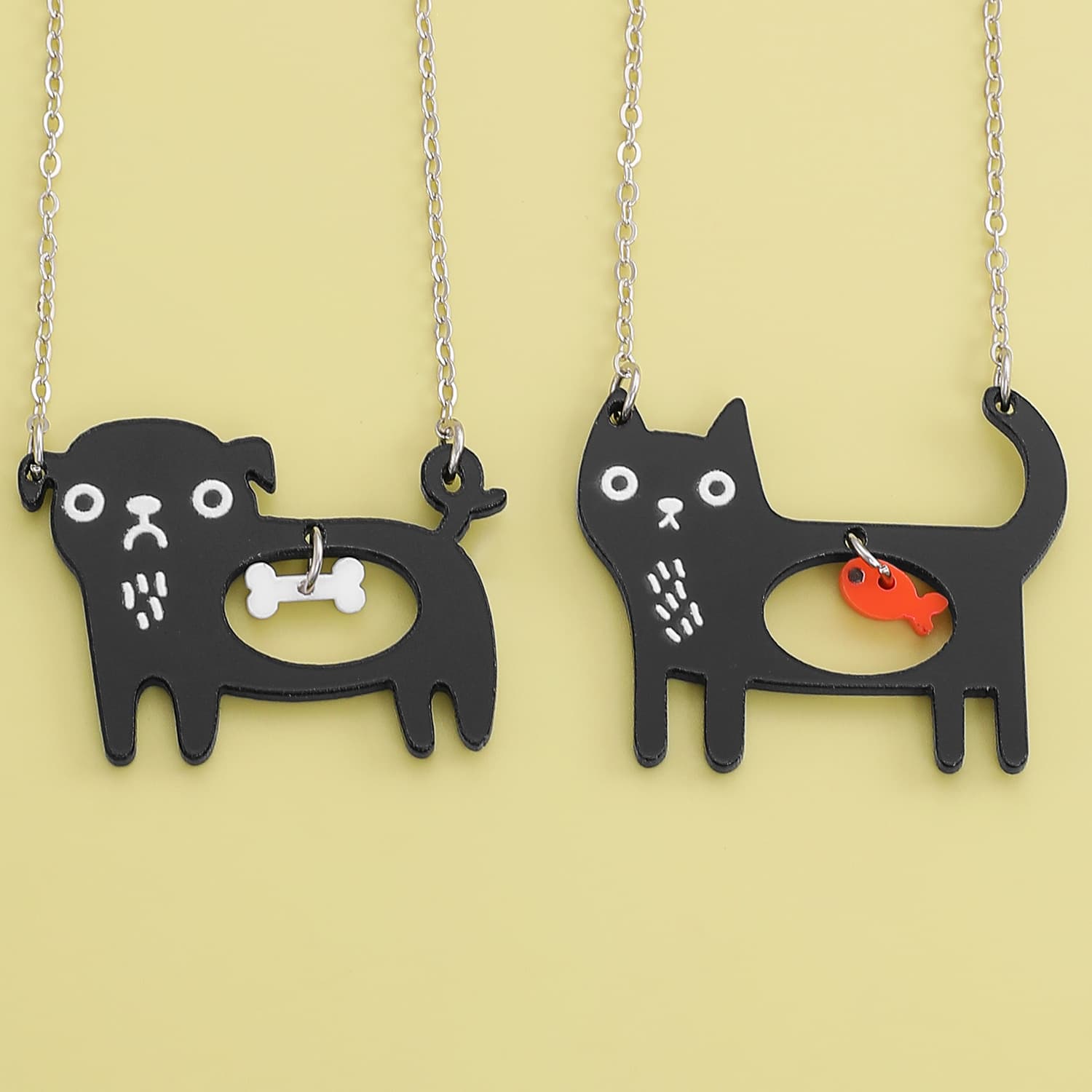 Collar cartoon de perro y gato, diseño creativo para clavícula