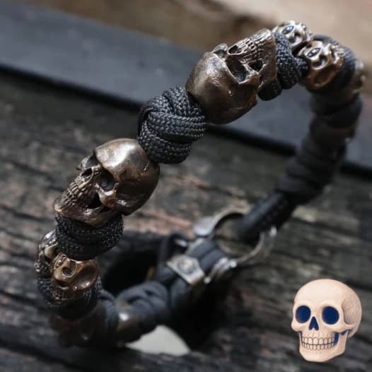 Pulsera tejida de paracord con calavera punk