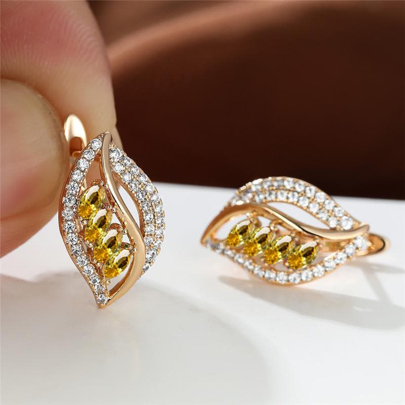 Aretes con pedrería en forma de hoja y zirconia