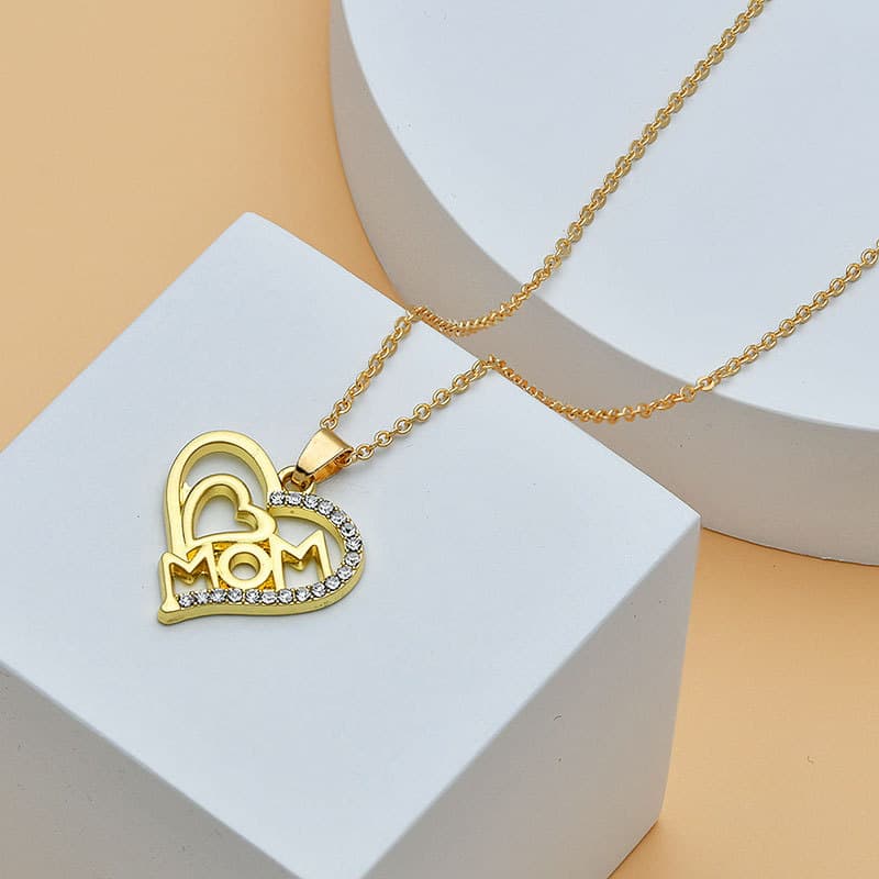 Collar con colgante de corazón y diamantes para mamá