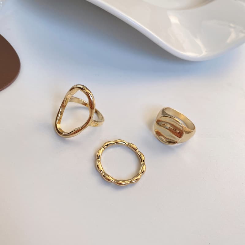 Juego de anillos hueco con diseño geométrico