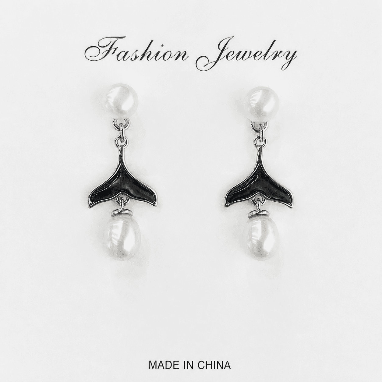 Aretes de cola de sirena con diseño blanco y negro