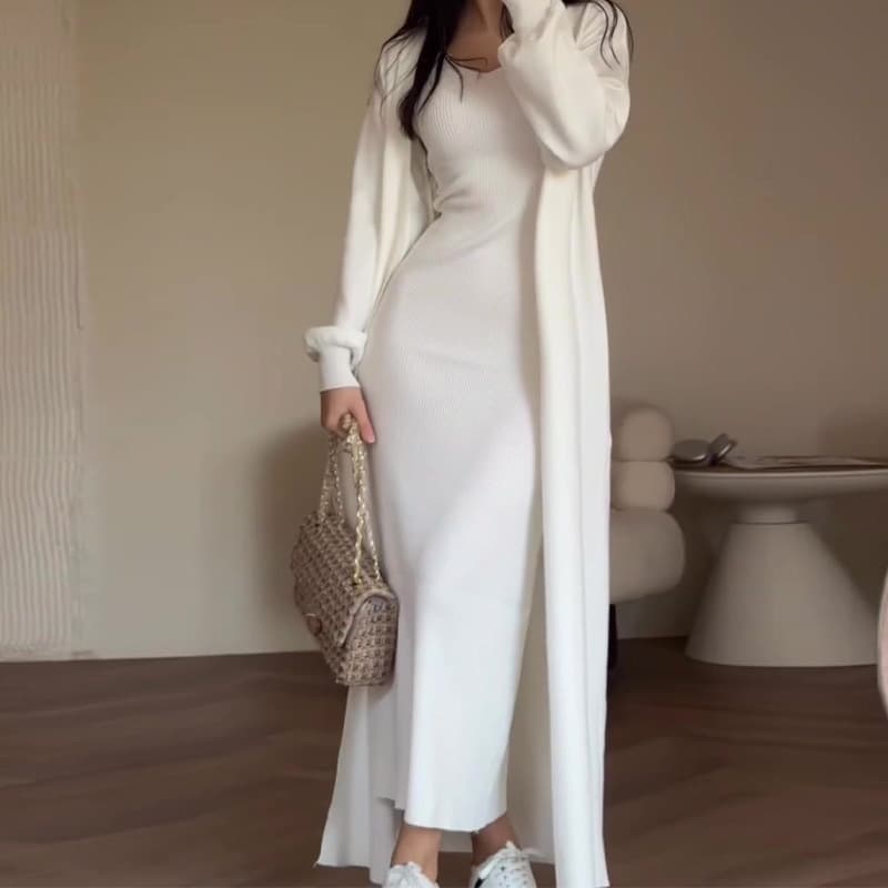 Conjunto de vestido largo y saco tejido cuello V