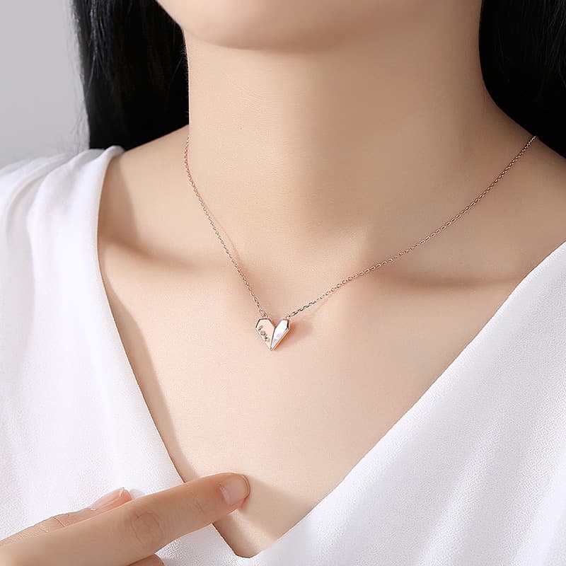 Collar de plata 925 con forma de corazón y concha blanca