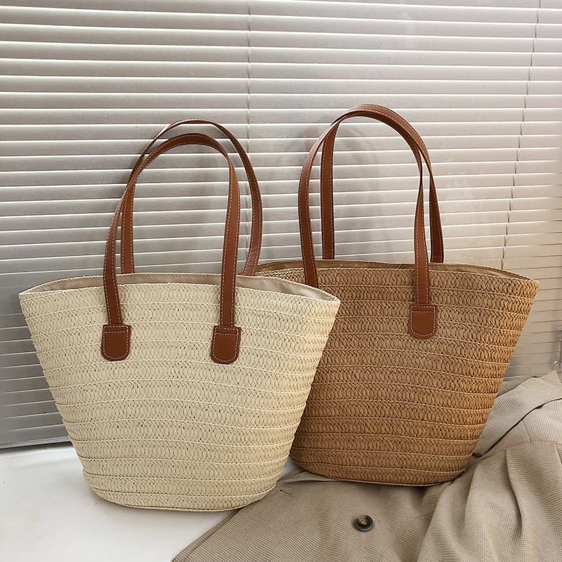 Bolso de mujer tejido en paja con contraste