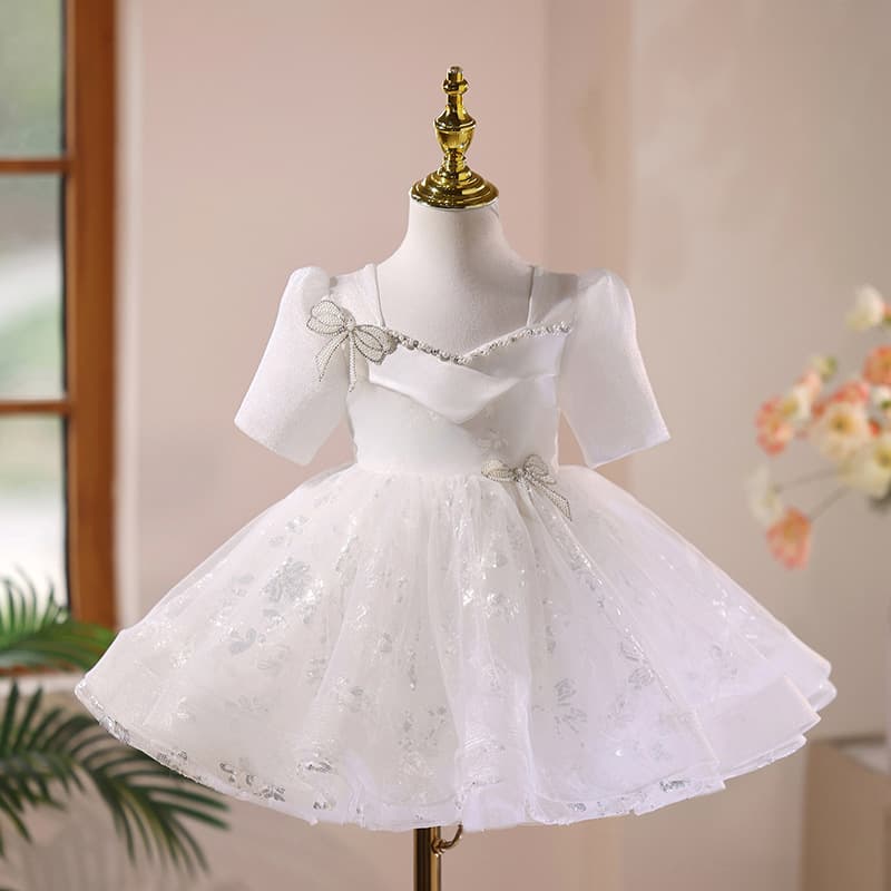 Vestido elegante de niña estilo princesa