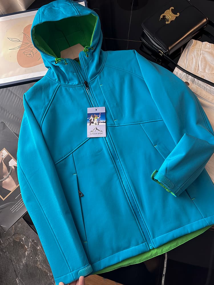 Chaqueta outdoor con forro de terciopelo compuesto