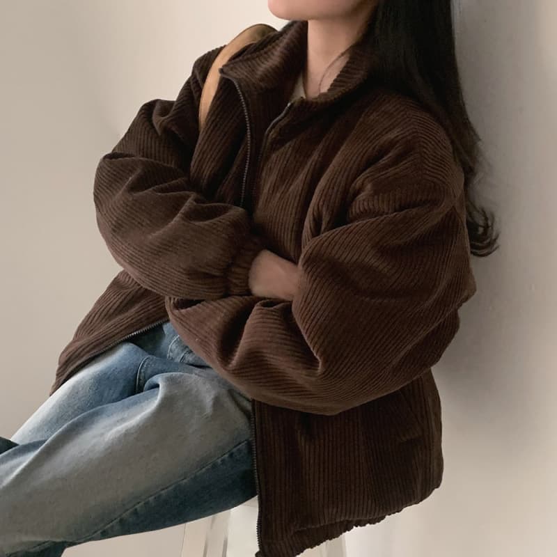 Chaqueta corta de pana con relleno, diseño suelto
