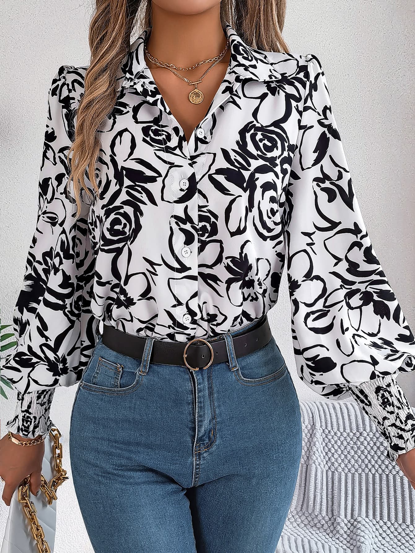 Camisa elegante para mujer con mangas farol y cuello solapado