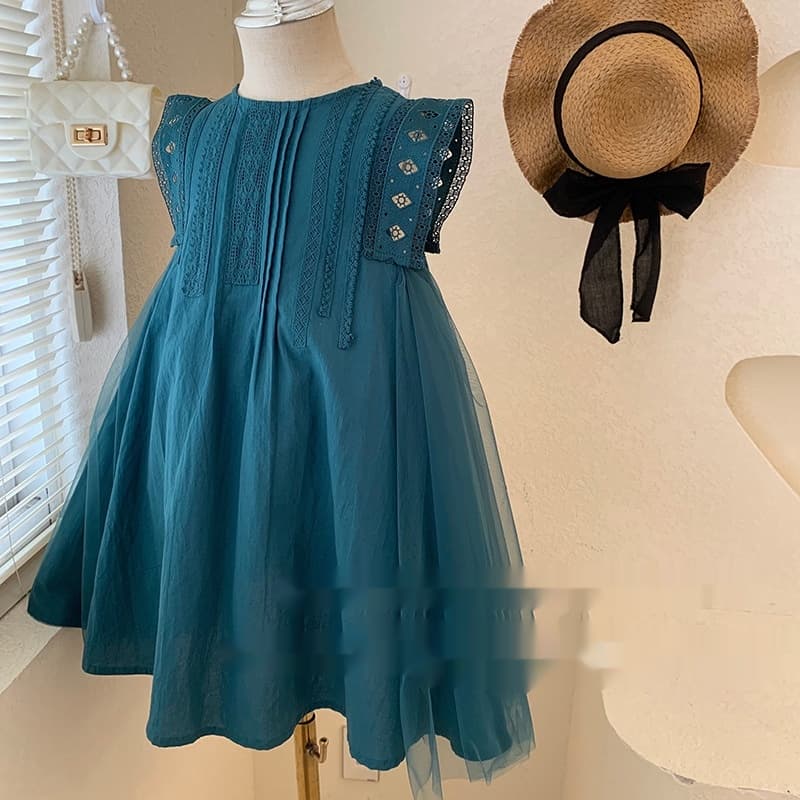 Vestido sin mangas verde para niña con detalles de malla