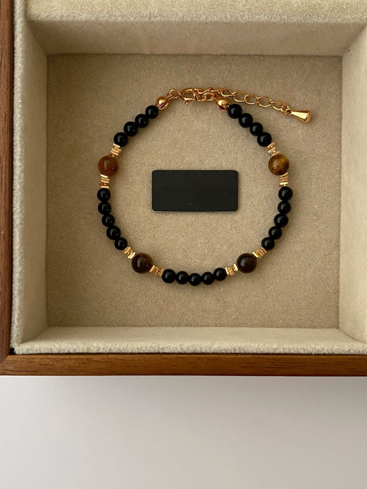 Pulsera de ojo de tigre con perla de agua dulce