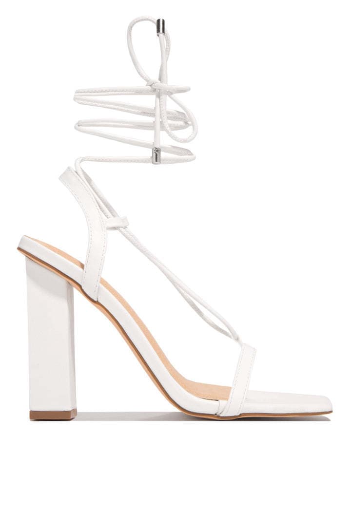 Sandalias de tacón con cordones para mujer elegante