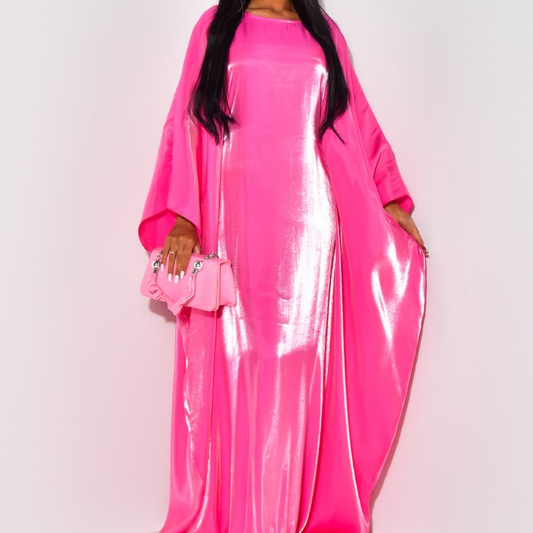 Vestido suelto de satén con mangas murciélago