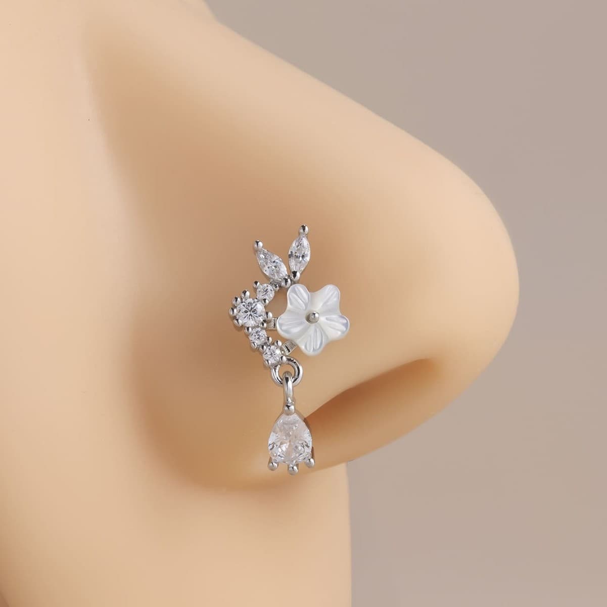 Piercing nasal en acero inoxidable plateado y dorado