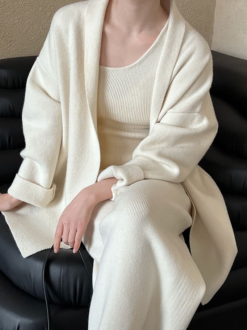 Conjunto de tres piezas: cardigan, chaleco y pantalones anchos