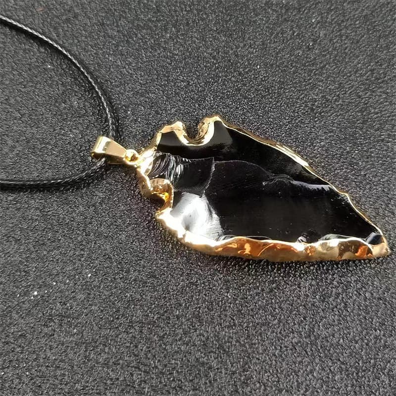 Collar de obsidiana irregular natural sin procesar