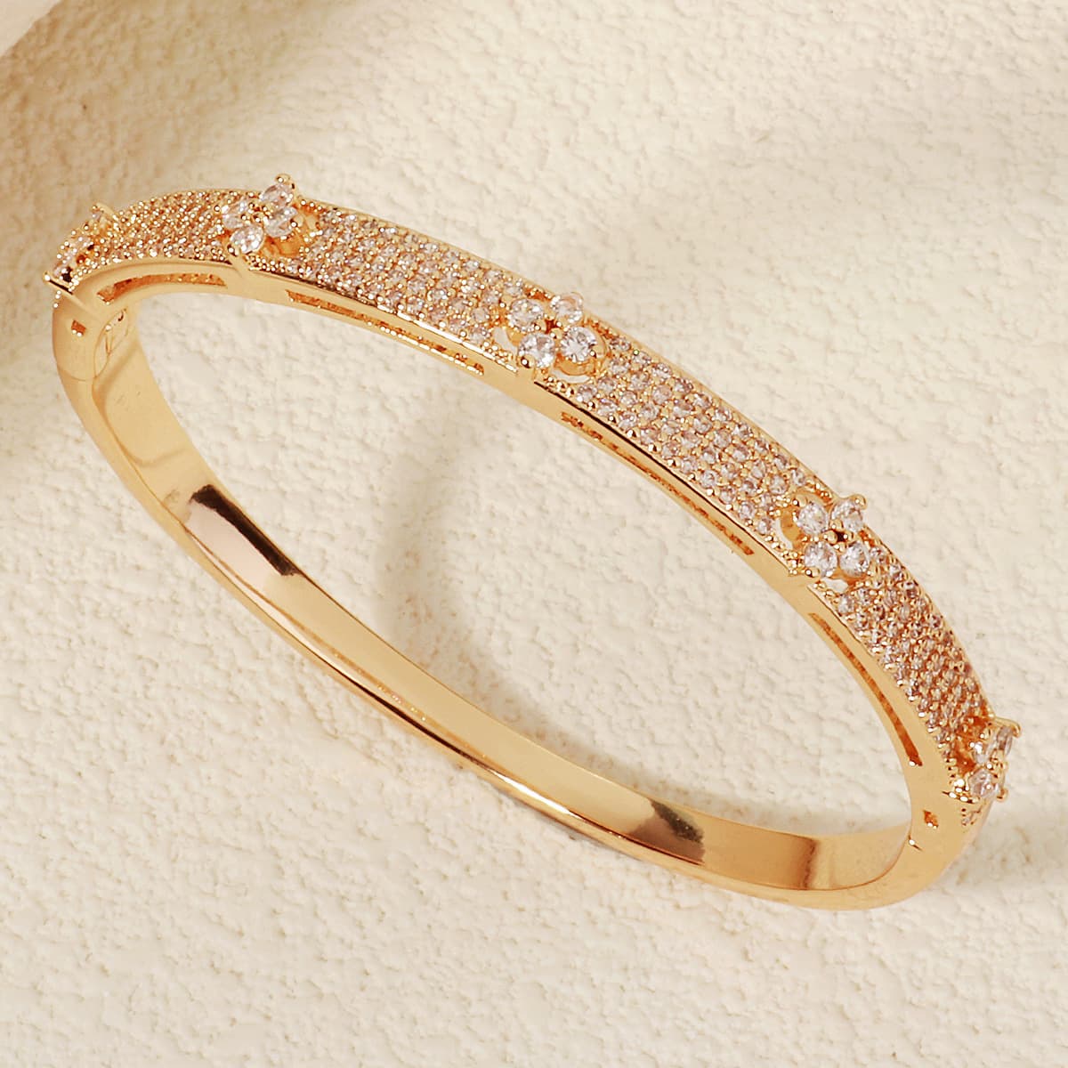 Pulsera de cobre y circonio con hebilla brillante
