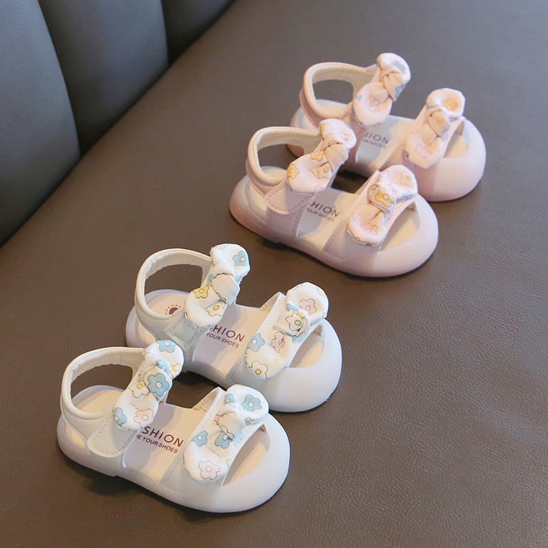 Zapatillas suaves para bebé con diseño floral
