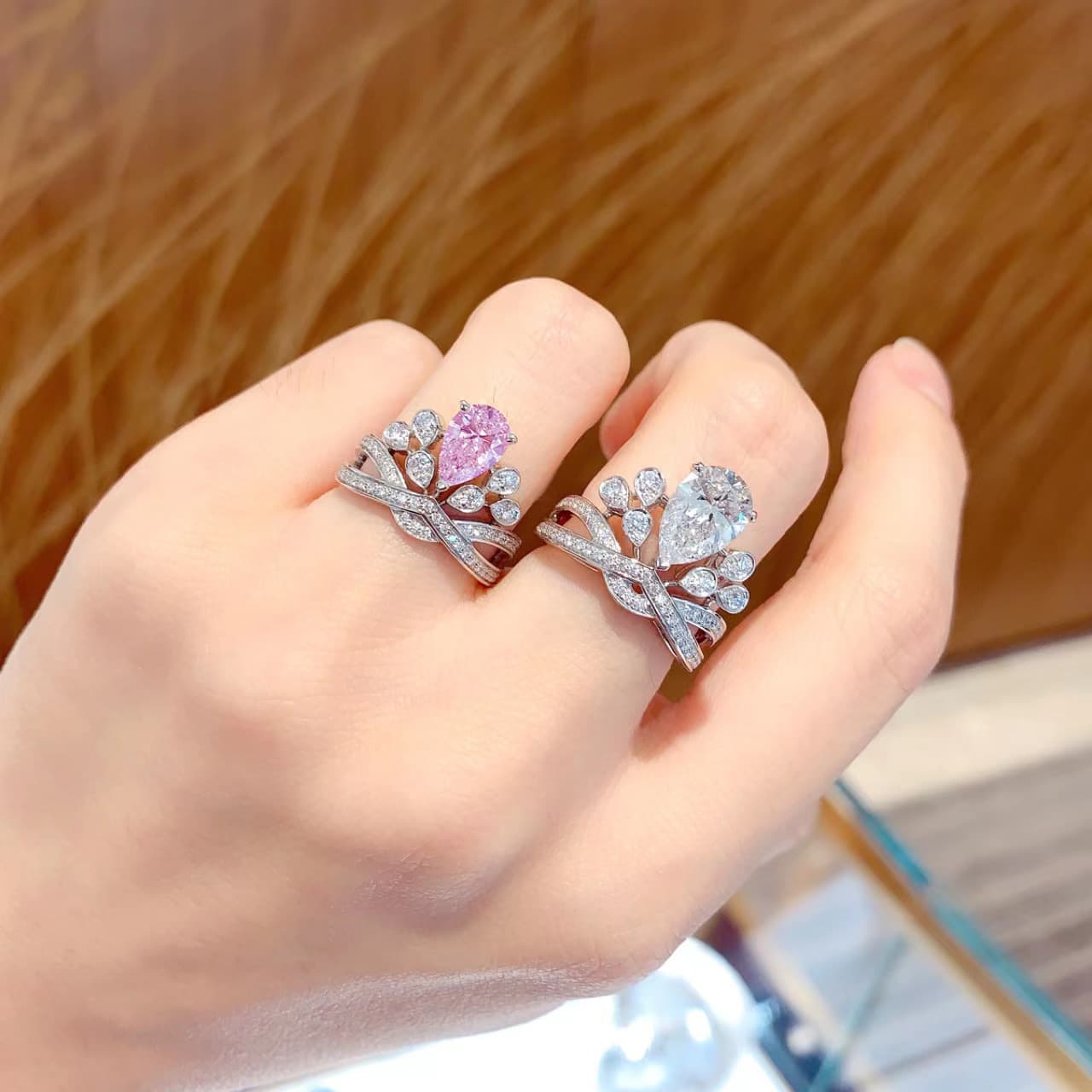 Anillo con piedra de rubí simulada para mujer