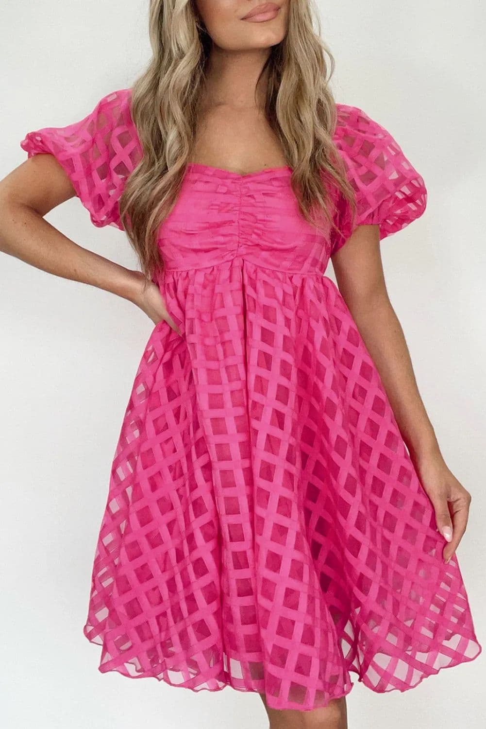 Vestido elegante cuello cuadrado manga corta