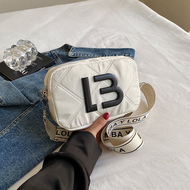Bolsa cuadrada pequeña con patrón de costura romboidal para mujer