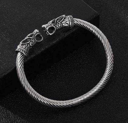 Pulsera torc con cabeza de lobo gris