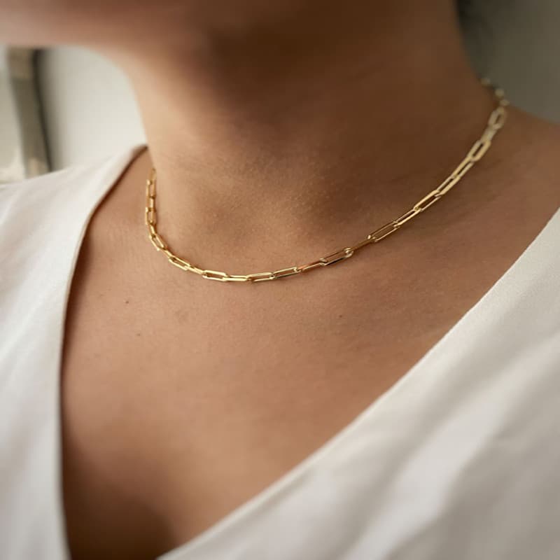 Collar minimalista de una capa para mujer