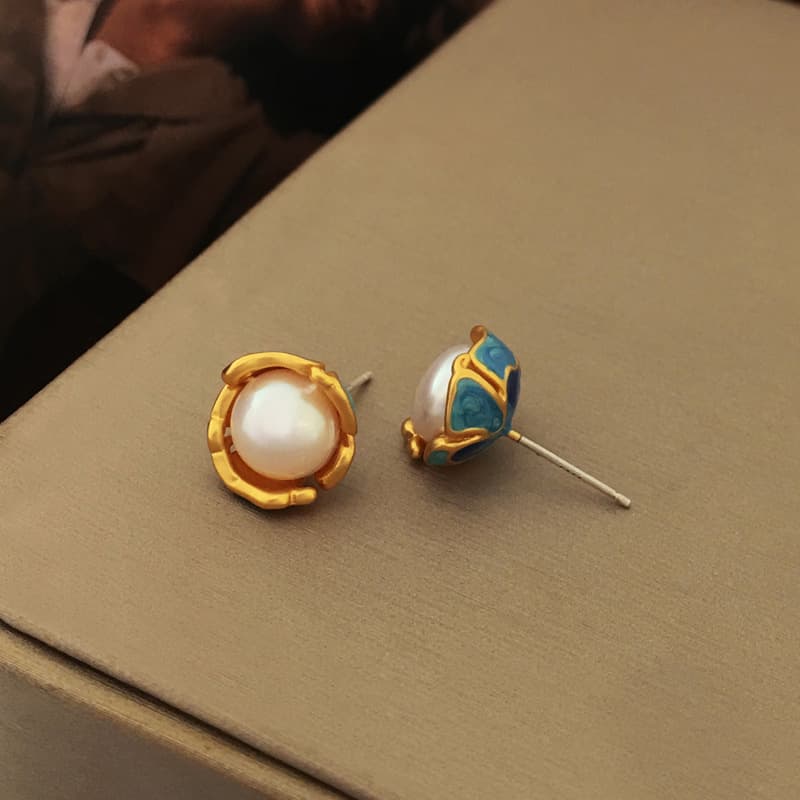 Aretes de botón retro artísticos con goteo azul