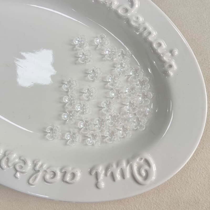 Perlas de flores acrílicas de 4 pétalos con brillo