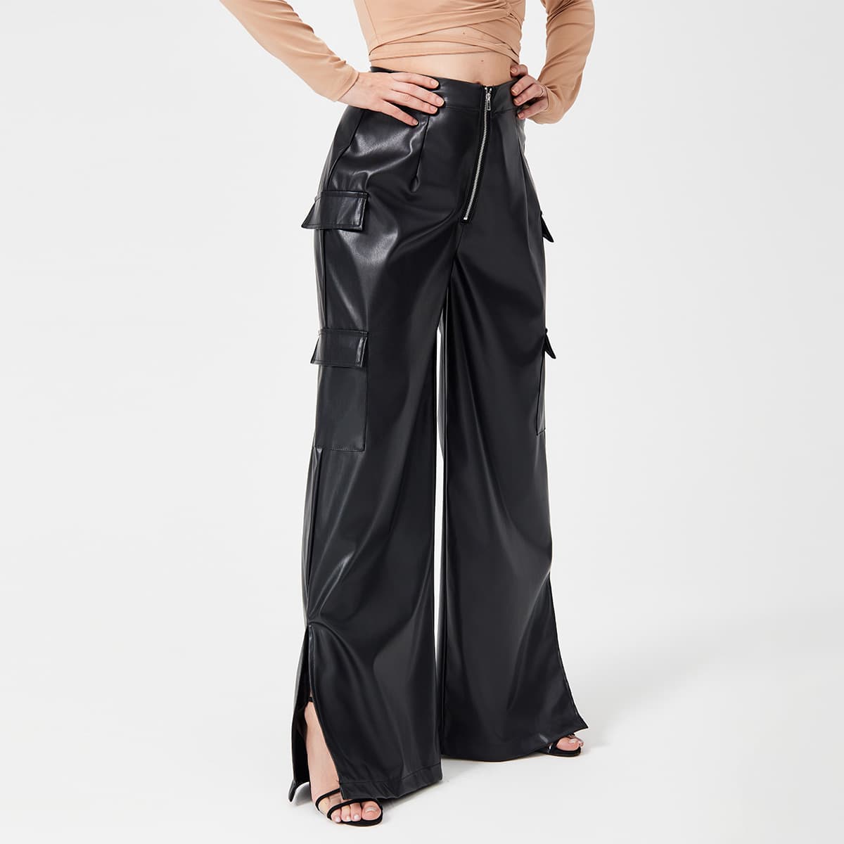 Pantalón largo con cremallera metálica y bolsillos