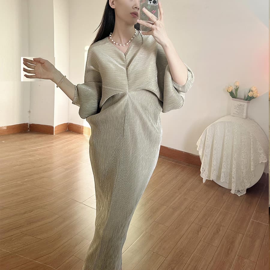Vestido plisado de cintura suelta con brillo metalizado