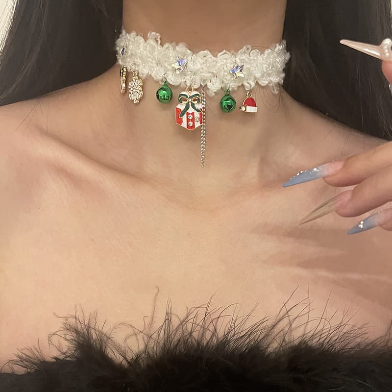 Collar navideño con campana, copo de nieve y reno