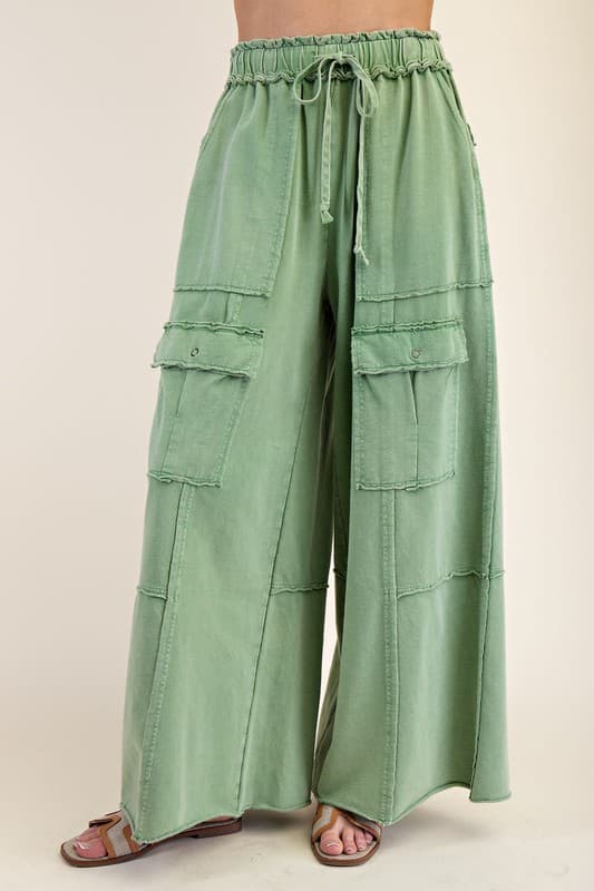 Pantalón casual de cintura alta con bolsillos grandes