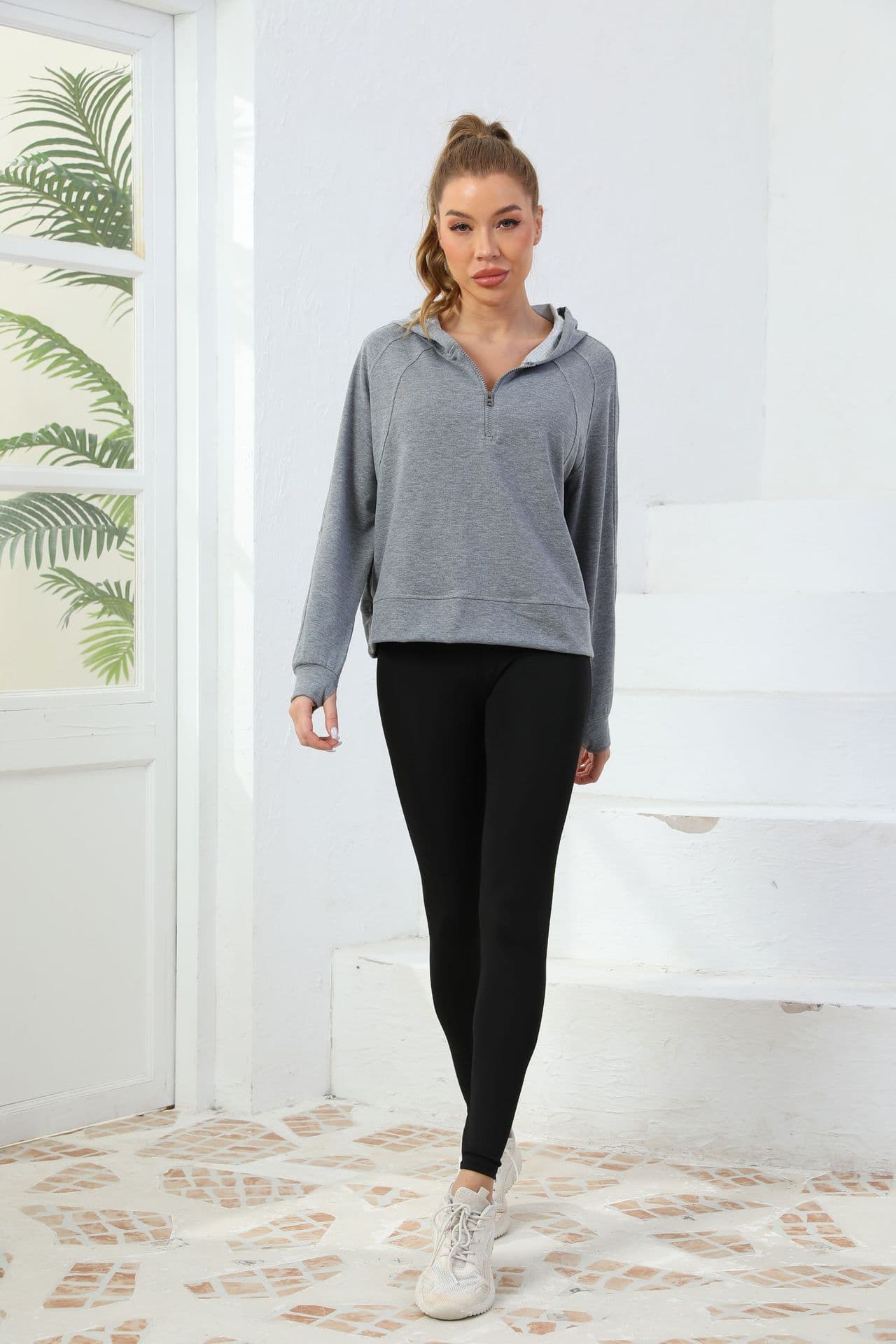 Sudadera con capucha y media cremallera para mujer