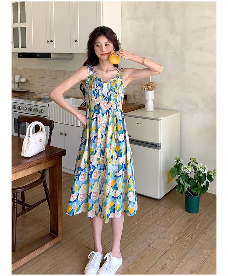 Vestido de playa floral con tirantes delgados