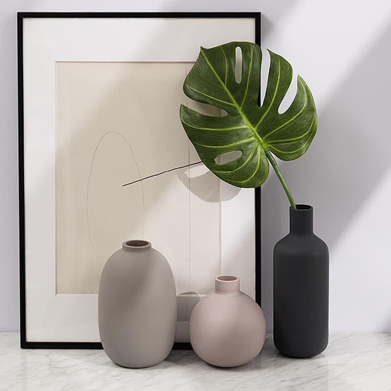 Florero de cerámica con diseño minimalista moderno
