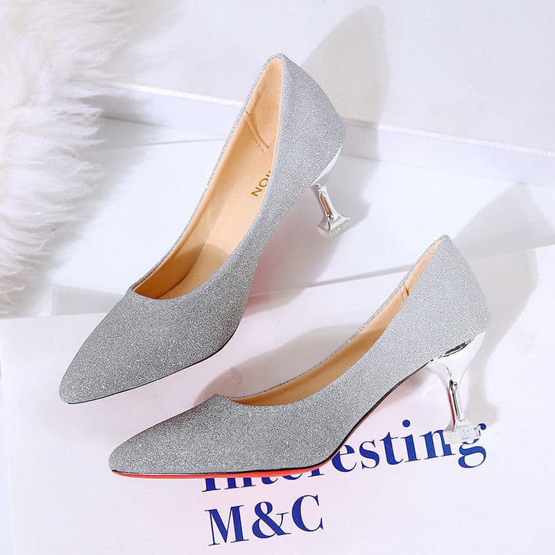 Tacones stiletto francés con punta afilada y degradado