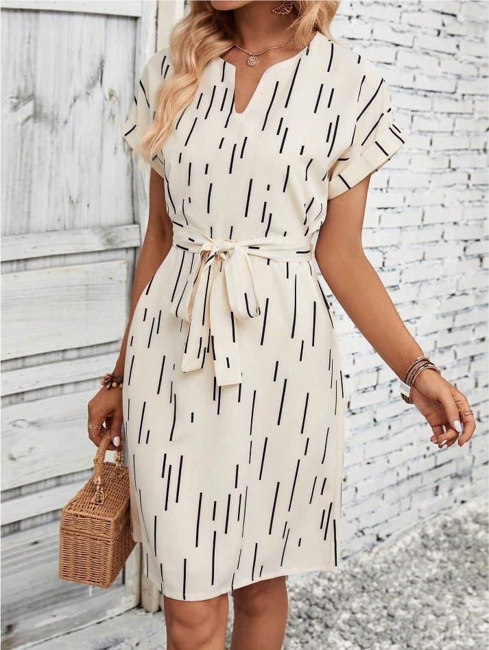 Vestido de mujer con estampado, mangas murciélago y cinturón