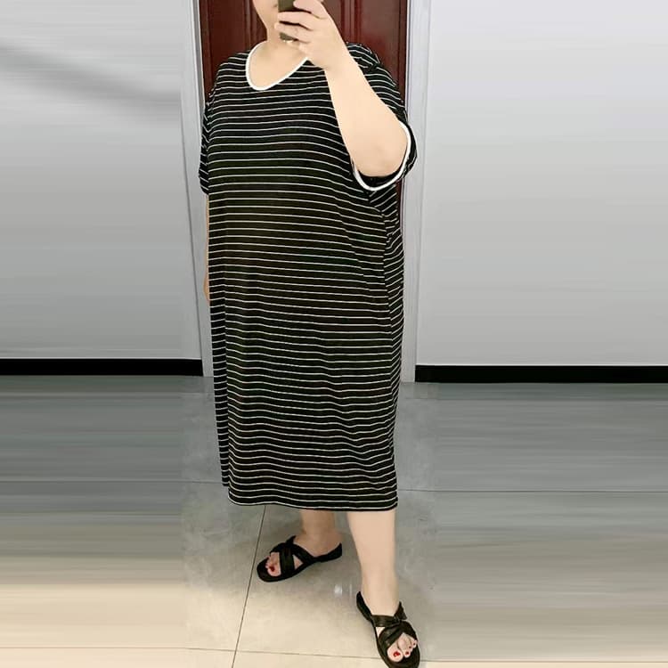 Vestido tejido a rayas, suelto y de manga corta
